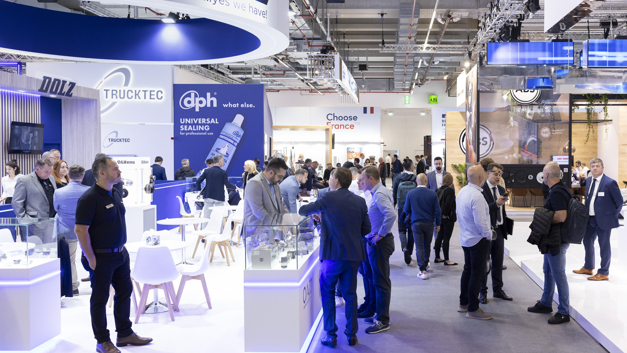 Visitors and automotive exhibition stands at Automechanika Frankfurt 2024, Parts & Components.